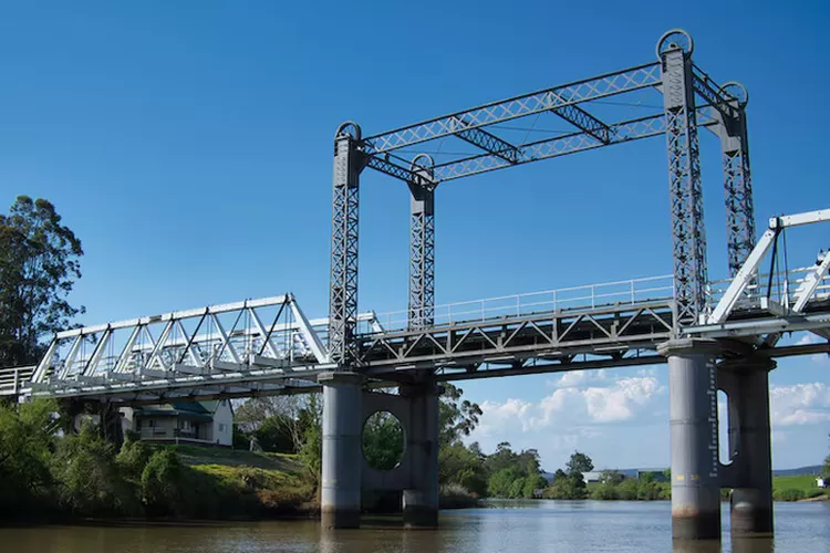 Jembatan Tumbang Samba, Kalteng (Freepik)