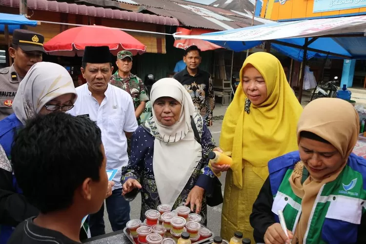 Tim BPOM Padang Lakukan Pengecekan Makanan di Pasar Pabukoan Kota Pariaman (Kominfo Kota Pariaman)