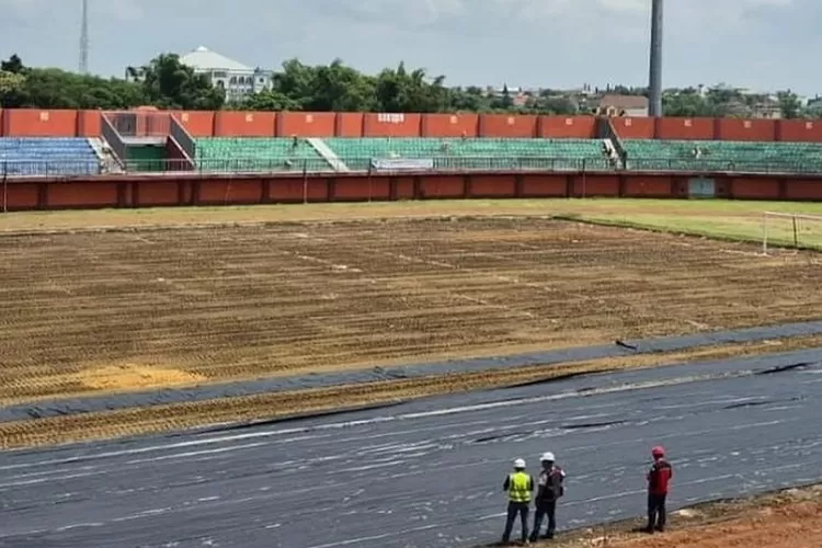 Menteri PUPR, Basuki Hadimuljono melakukan inspeksi langsung ke Stadion Gelora Madura Ratu Pamelingan