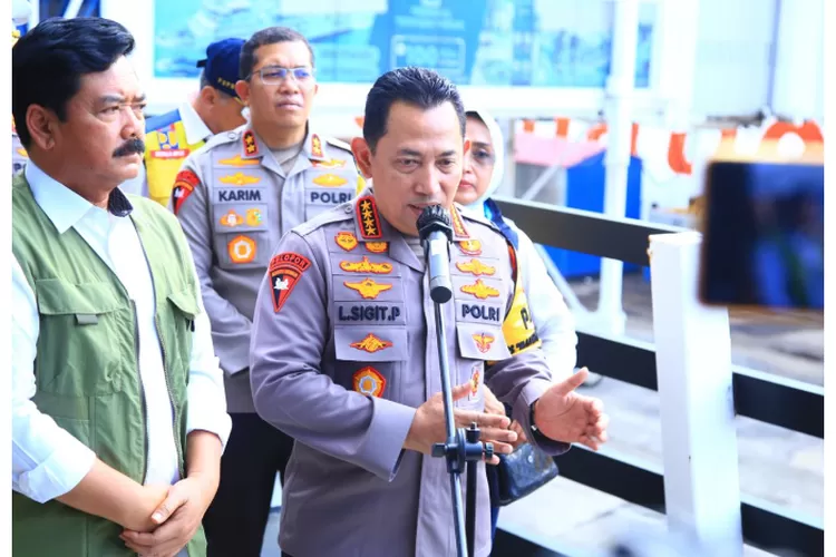 Kapolri Listyo Sigit Prabowo memberikan imbauan agar pemudik bisa menghindari kepadatan puncak arus mudik 2024 (Dok Polri)