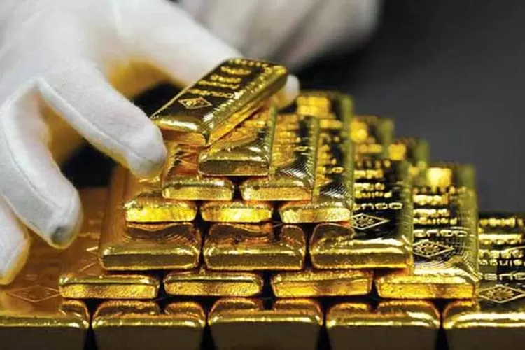 Cadangan emas di wilayah Pujon diperkirakan mencapai 40 juta ton, namun kegiatan penambangan masih dilakukan dengan cara sederhana oleh masyarakat lokal. Setelah mendapatkan lokasi yang diduga mengandung emas, para penambang emas akan menggali tanahnya hingga menembus bagian pasir. 