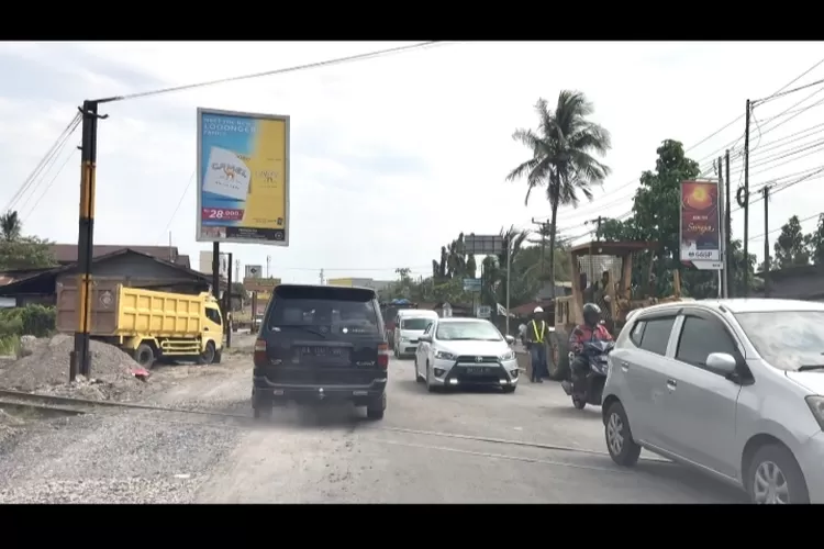 Jalan Perlintasan KA Bandara di Kasang Diperlebar, Warga: Terima Kasih Pak Andre Rosiade