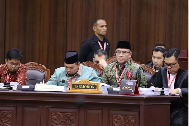 Ketua KPU RI, Hasyim Asy'ari saati di Sidang MK terkait Sengketa Pilpres 2024 (Instagram @mahkamahkonstitusi)
