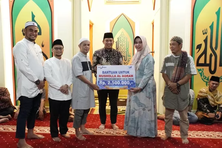 Musala Al Akram Padang Panjang Terima Bantuan dari Pemko dan Bank Nagari (Kominfo Padang Panjang)