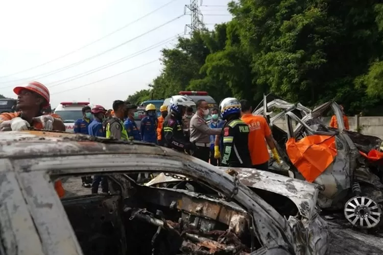Kecelakaan Maut KM 58 Tol Japek Tewaskan Belasan Orang (humas.polri.go.id)