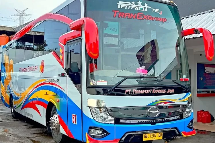 PO Transport Express Jaya adalah perusahaan otobus yang berasal dari minang berkantor pusat di Lubuk Alung, Sumatera Barat menjadi pilihan urang awak untuk pulang kampung.