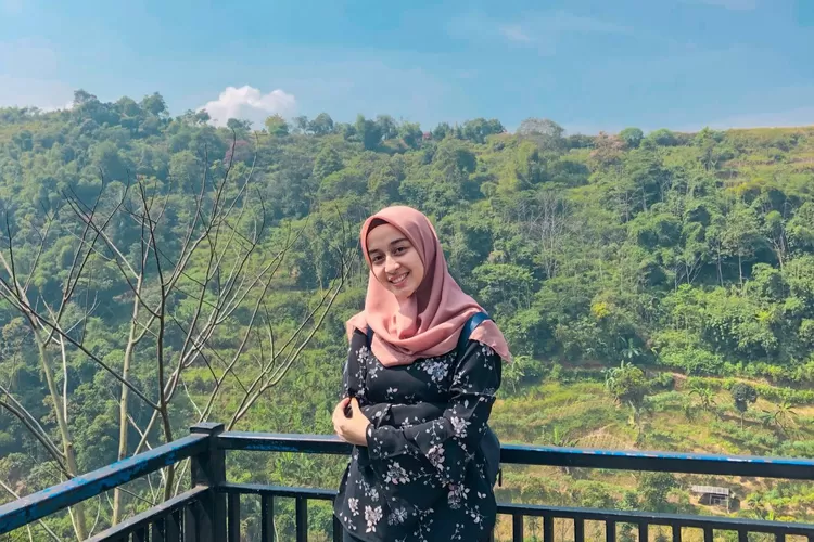 Maya Nabila, perempuan cantik dan pintar asal Padang, Sumatera Barat yang berhasil lulus S3 di usianya yang baru menginjak 24 tahun. (Dok: ITB)