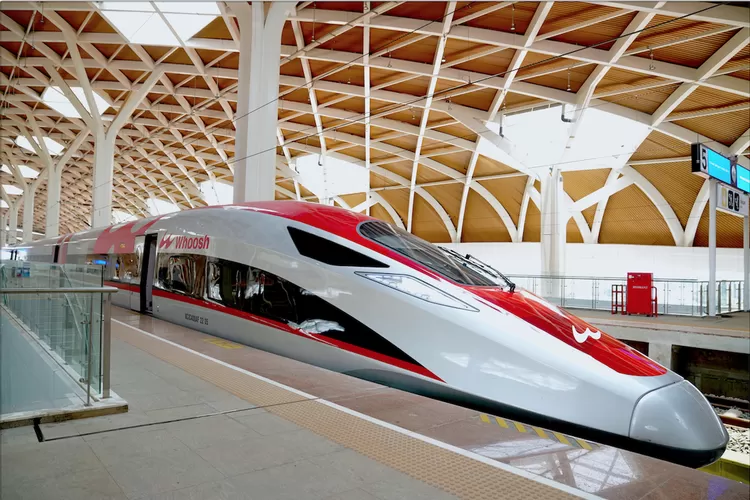 Ilustrasi mega proyek kereta cepat yang akan dieksekusi Brunei Darussalam dan menghubungkan 3 negara, yaitu Malaysia dan Indonesia yang rutenya hingga ke Ibu Kota Nusantara (IKN). (Dok: KCIC)