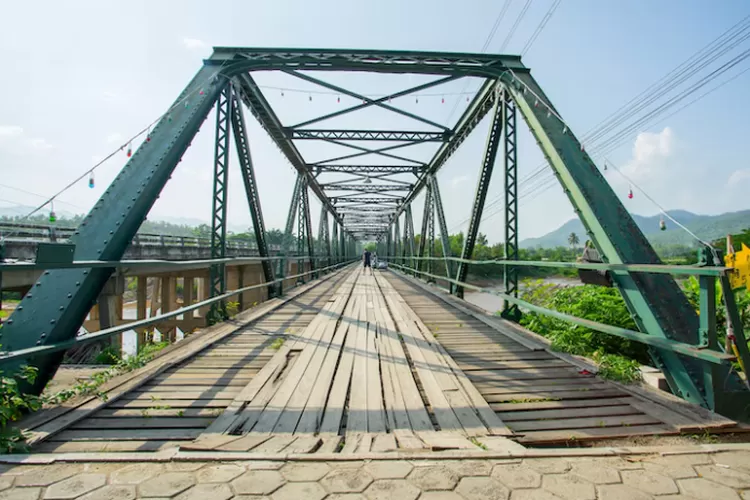 Jembatan Sidondo Desasi, Kab.Sigi (Freepik)