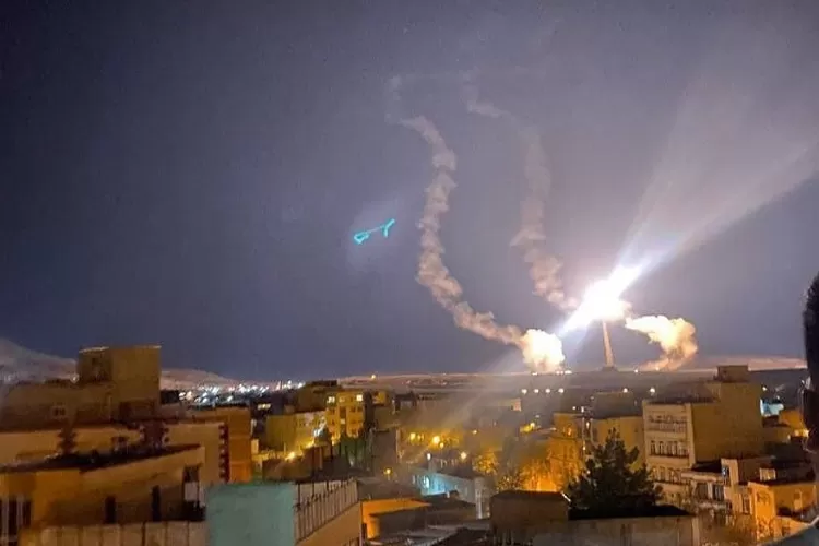 Serangan Iran ke Israel di langit Kota Tel Aviv dan Yerusalem (Twitter @randomwordwar)