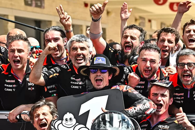Maverick Vinales merayakan kemenangan balapan utama MotoGP Amerika 2024 (Aprilia)