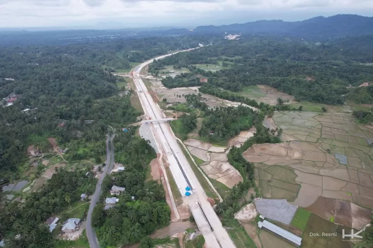 Ilustrasi pembangunan jalan tol di Provinsi Aceh. Tol bagian dari Jalan Tol Trans Sumatera (JTTS) ini akan terbangun sepanjang 410 km di tanah rencong. (Dok: Hutama Karya)