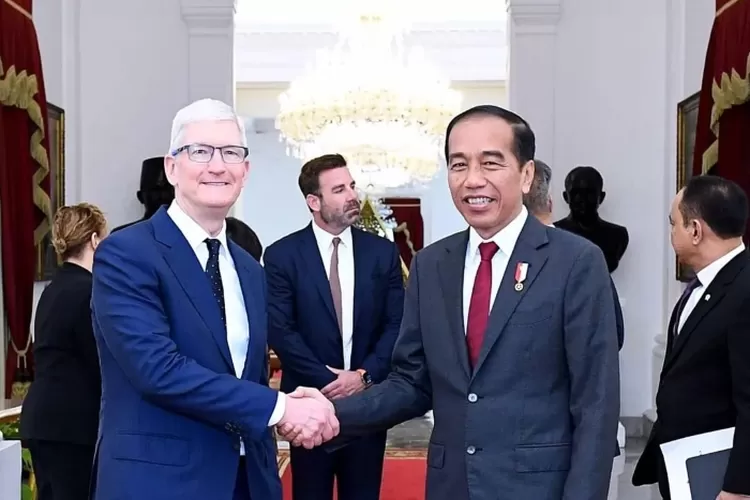 Presiden Joko Widodo menerima CEO Apple Tim Cook  di Istana Merdeka, Jakarta, Rabu 17 April 2024. Foto: Sekretariat Presiden