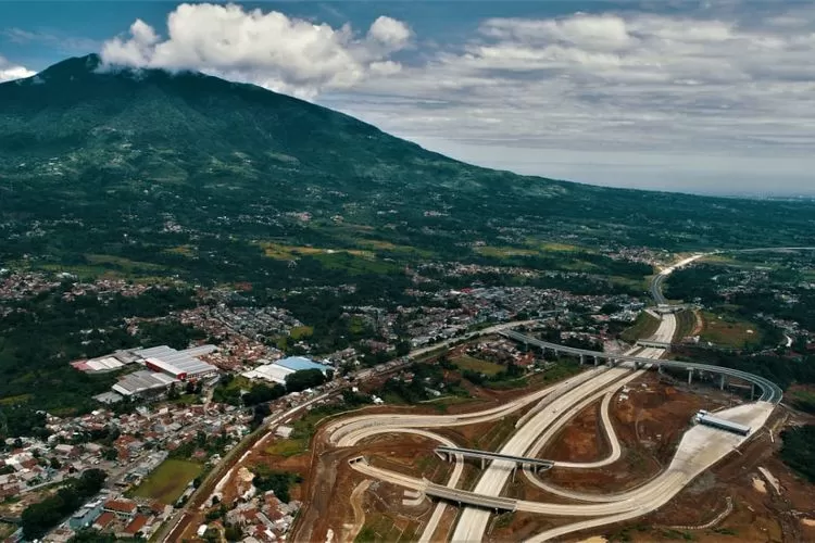 Era Baru Pembangunan Flyover Raksasa Sitinjau Lauik di Sumatera Barat menjadi mega proyek flyover termahal sampai mengeruk dana Rp2,824 triliun.