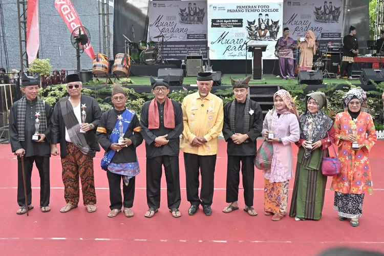 Wako Padang Hendri Septa saat Festival Rakyat Muaro Padang. (Humas Pemprov Sumbar )