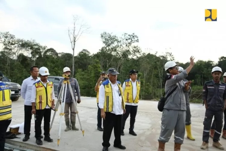 Pembangunan Jalan Tol Bayung Lencir-Tempino Jambi menyisakan sedikit permaslahan terkait pembebasan lahan yang belum tuntas seluas 5 hektar. Tol ini merupakan rangkaian Jalan Tol Trans Sumatera (JTTS). (Instagram: kemenpupr)