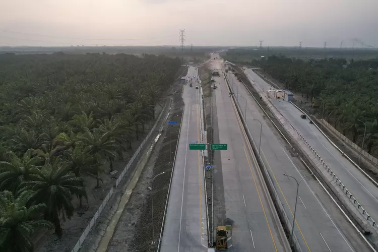 Jalan Tol Trans Sumatera (JTTS) terus mengalami lonjakan kendaraan yang melintas usai Lebaran hari raya Idulfitri tahun 2024. Jalan tol terbaru Sumatera Utara juga berperan dalam hal ini. (Dok: HKI)