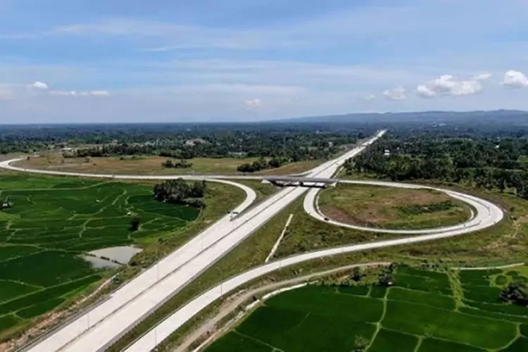 Jalan Tol Trans Sumatera telah beroperasi sepanjang 884,5 Km yang terdiri dari 15 ruas. Jaringan jalan tol sepanjang 2.818 km di Indonesia yang direncanakan menghubungkan kota-kota di pulau Sumatra, dari Lampung hingga Aceh.