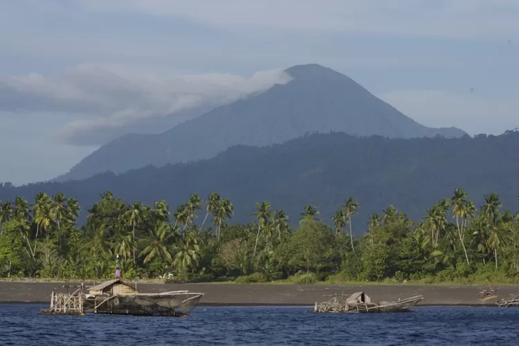 Pemekaran dan pembentukan 5 calon provinsi baru di Pulau Sulawesi ini dikabarkan akan segera memisahkan diri. Pulau Sulawesi sendiri merupakan pulau terbesar ke 11 di dunia, dikabarkan bahawa ada 5 calon provinsi baru yang siap mekar