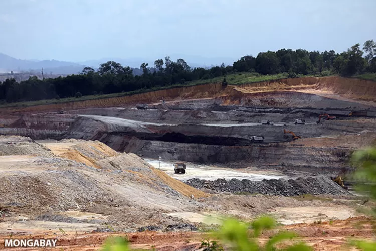  Kalimantan Timur ditetapkan sebagai Ibu Kota Indonesia tapi kini belum diselesaikan yaitu bertebarannya lubang tambang batubara yang tidak direklamasi. Sudah 36 jiwa melayang, tewas tenggelam di lubang bekas tambang tersebut.