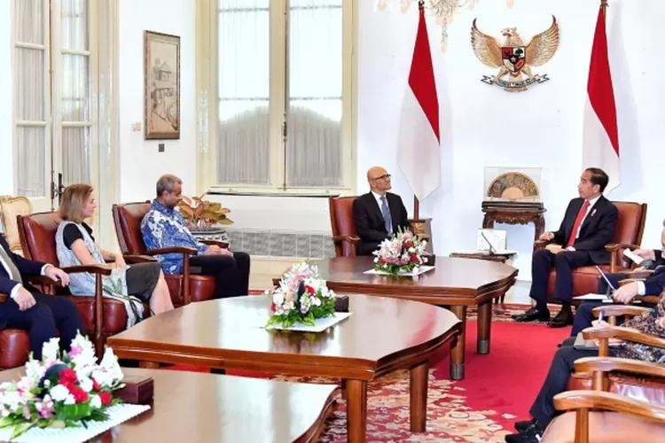 Pertemuan antara Presiden Jokowi dan delegasi Microsoft menghasilkan beberapa kesepakatan dan komitmen mengenai pengembangan teknologi AI di Indonesia. (www.presidenri.go.id)