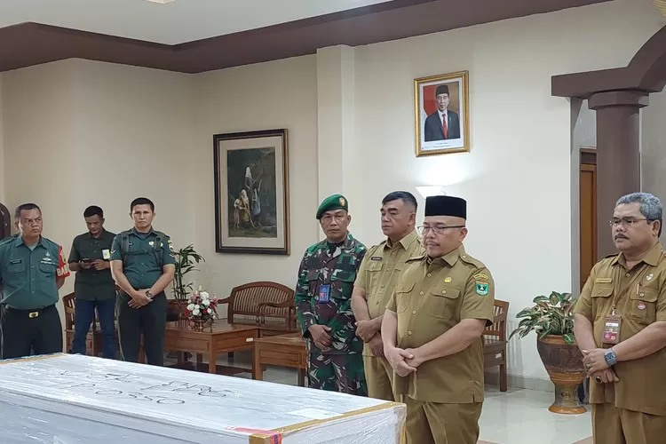 Sekdaprov Sumbar Hansastri Belasungkawa atas Wafatnya Brigjen TNI (Purn) Drs H A Nazri Adlani (Humas Pemprov Sumbar )