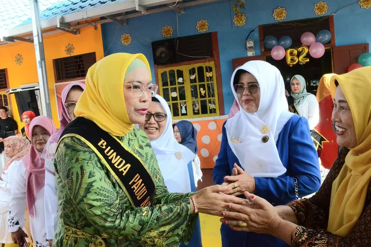 Bunda PAUD Genny Hendri Septa Launching TK Negeri 2 Padang Jadi Sekolah Ramah Anak  (Humas Pemko Padang )