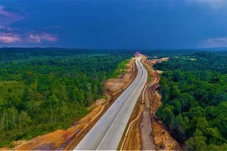 Jalan Tol Pekanbaru Padang ini merupakan bagian dari koridor pendukung (sirip) Jalan Tol Trans Sumatera yang akan menghubungkan wilayah Riau dan Sumatera Barat.