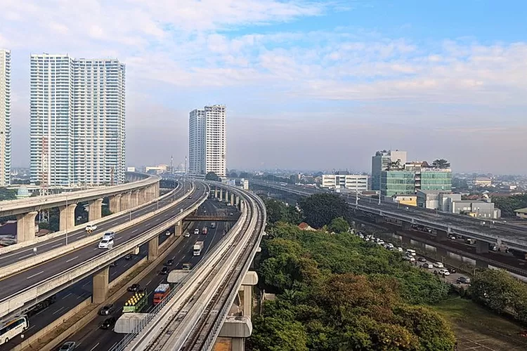 Jalan Tol Layang Jakarta Cikampek merupajakan Jalan tol daerah Presiden Jokowi juga banyak dibangun tol salah satu yang terhebat adalah jalan tol layang Jakarta Cikampek yang merupakan jalan tol laying terpanjang di Indonesia yakni 36,84 KM.