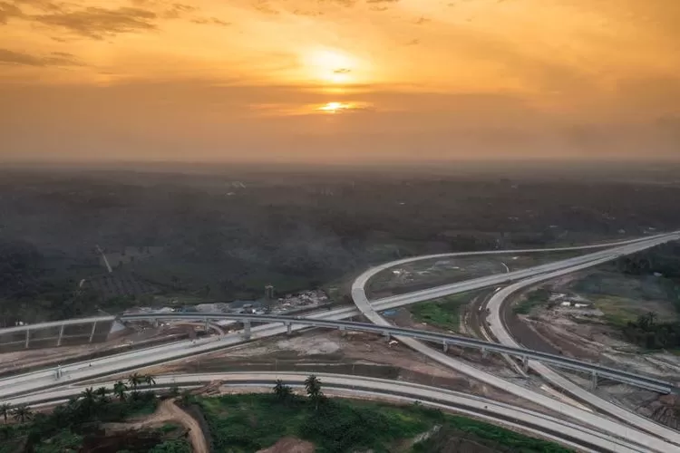 Proyek Jalan Tol Indrapura Kisaran sepanjang 47,75 km yang akan rampung di akhir 2023 salah satunya ruas Jalan Tol Trans Sumatera atau JTTS akan segera beroperasi. Jalan Tol Indrapura Kisaran ini dibangun dengan nilai investasi sebesar Rp 6,05 triliun dan dikelola oleh Badan Usaha Jalan Tol (BUJT) P