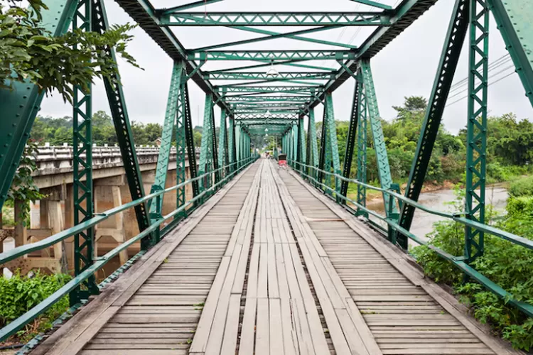 Jembatan Megah di Semarang (Freepik)