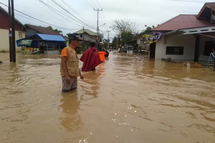 PUPR Sumatera Barat melakukan tanggap darurat selama 15 hari guna melakukan normalisasi terhadap jalan yang terputus akibat longsor atau banjir bandang Sabtu, 11 Mei 2024 lalu (Dok: BPBD Sumbar)