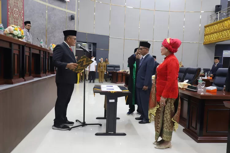 Resmita dan Khairul Karohan Dilantik Sebagai PAW DPRD Kota Padang Sisa Masa Jabatan 2019-2024 (IST)