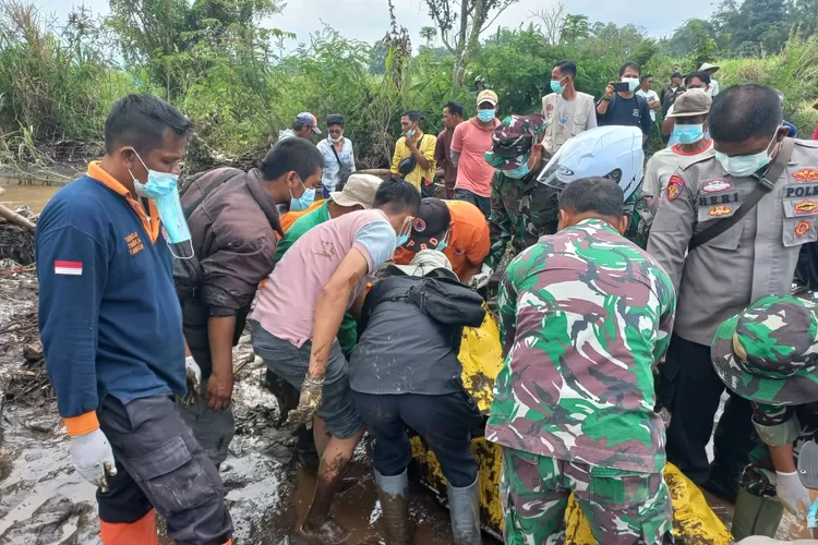 3 Hari Pencarian,  Satu Lagi Jenazah Korban Banjir Bandang di Agam Ditemukan (IST)