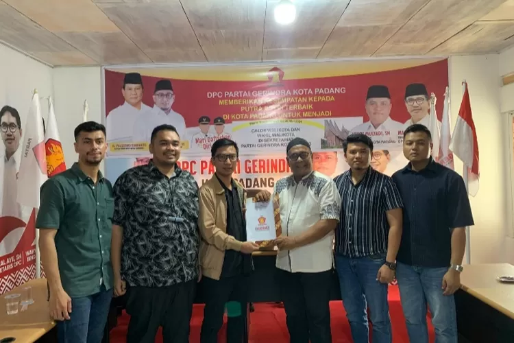 Lanjutkan Pembangunan Petahana Hendri Septa Ambil Formulir Di DPC Gerindra Kota Padang
