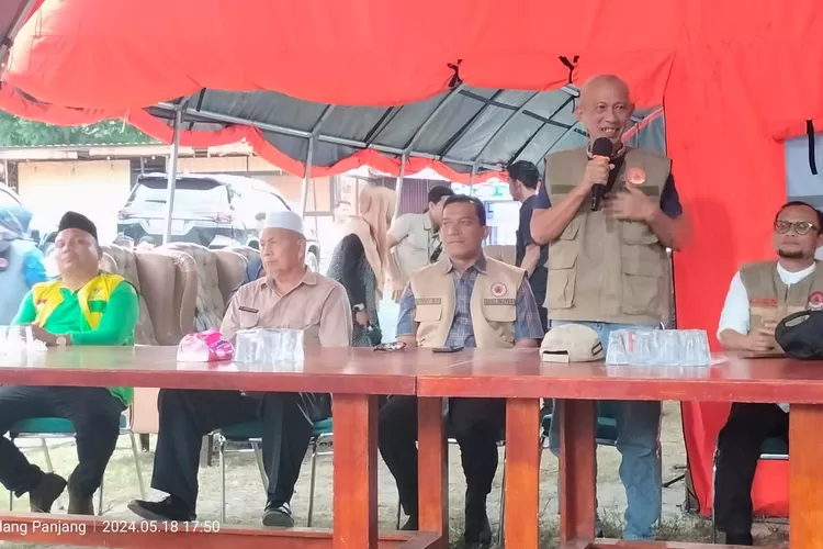 Wakili Bupati Rusma Yul Anwar, Sekda Mawardi Antar Donasi Pesisir Selatan untuk Korban Bencana di Padang Panjang (Kominfo Pesisir Selatan)