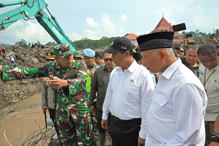 Gubernur Sumbar Dampingi Mentan ke Lokasi Bencana, Lahan Pertanian Rusak akan Segera Direhabilitasi   (Humas Pemprov Sumbar )