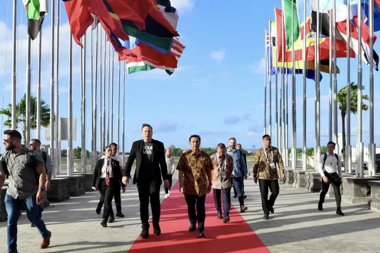 Elon Musk siapkan inovasi di Indonesia dengan meluncurkan Starlink