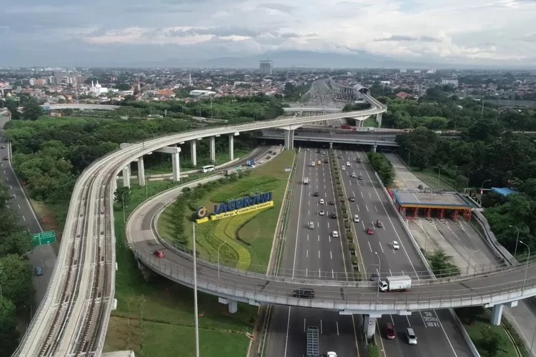 Pembangunan Jalan Tol Padang Sicincin yang merupakan bagian dari Jalan tol Padang Pekanbaru ini bertujuan untuk Mengurangi Waktu Tempuh antara dua Kota yang biasanya 1,5 jam akan menjadi kurang lebih 30 menit saja.