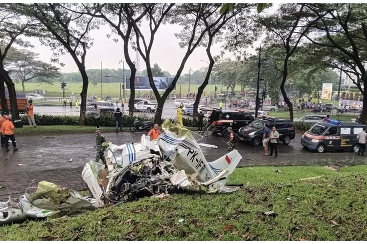 Pesawat Tecnam P2006T jatuh di BSD Tangerang