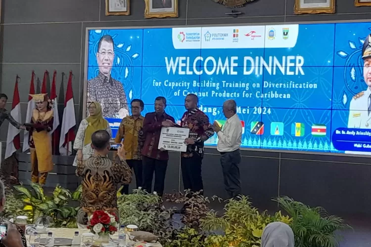 Dies Natalis ke-50 Politeknik ATI Padang, Wagub Audy Joinaldy: Momentum Berbagi Ilmu dan Kemitraan Internasional (IST)