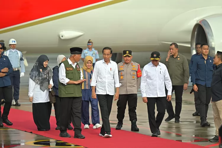 Presiden Jokowi Tinjau Lokasi Banjir Bandang Sumbar, Gubernur Mahyeldi Sambut Kedatangan di Bandara (IST)