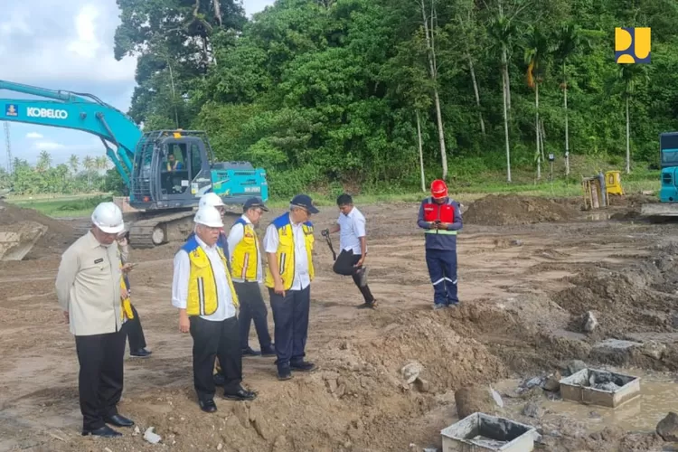 Pembangunan Jalan Tol Padang-Sicincin dan jalan tol lain di Provinsi Sumatera Barat banyak diwarnai kasus besar. Proyek ini rangkaian Jalan Tol Trans Sumatera (JTTS). (Dok: PUPR)