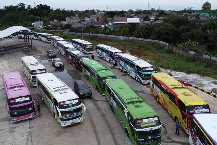 Kemenhub Perketat Pengawasan dan Langkah Strategis Bus Pariwisata Jelang Libur Panjang Waisak 2024  &nbsp; (jabarekspres.com)
