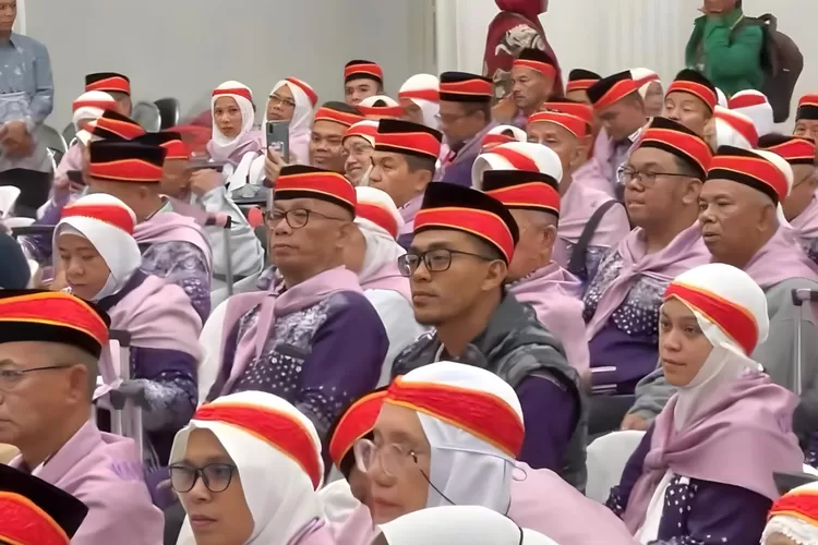 317 Calon Jamaah Haji Bukittinggi Resmi Dilepas Wali Kota Erman Safar