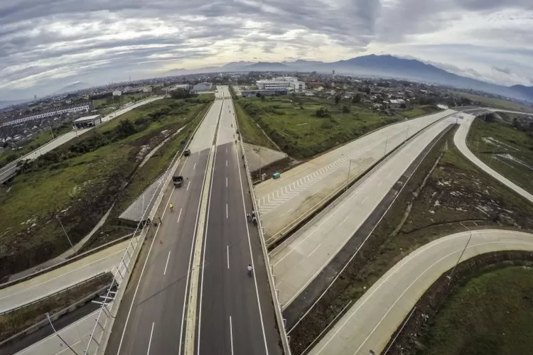 jalan tol Pekanbaru &ndash; Bangkinang telah diresmikan oleh Presiden Joko Widodo (Jokowi) pada awal tahun 2023, namun tersisa pengerjaan sepanjang 9 km yang akan segera dilakukan Provisional Hand Over (PHO) atau Serah Terima Pertama karena telah rampung secara keseluruhan.