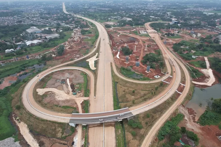 Jalan Tol Permai ini mulai dibangun pada bulan Juli 2017 dan diresmikan penggunaannya oleh Presiden Joko Widodo pada 25 September 2020.