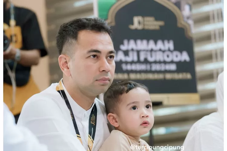 Raffi Ahmad ditemani sang anak Rayyanza menjalani manasik haji furoda 2024. (Instagram/@tercipungcipung,@raffinagita1717)