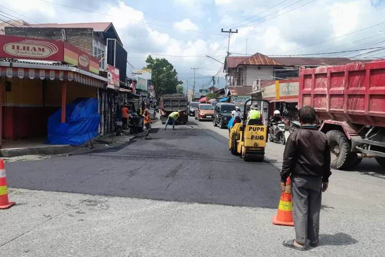 Pemko Padang Kebut Perbaikan Jalan Kota Rute Simpang Pasar Baru-Bandar Buat (Humas Pemko Padang )