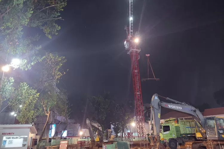 Hutama Karya selesaikan evakuasi material besi  proyek gedung Jampidsus yang jatuh. 